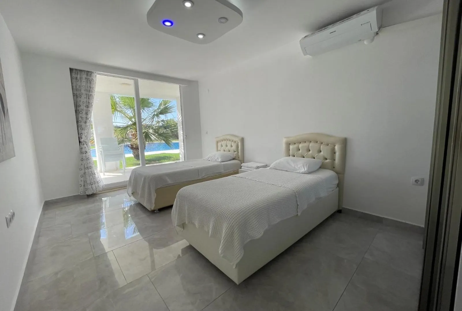Villa Yalcin Poolfloor Kuşadası