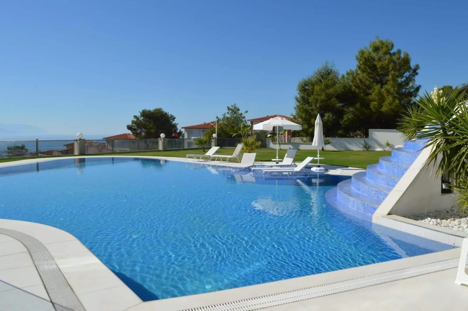 Villa Yalcin Poolfloor Kuşadası