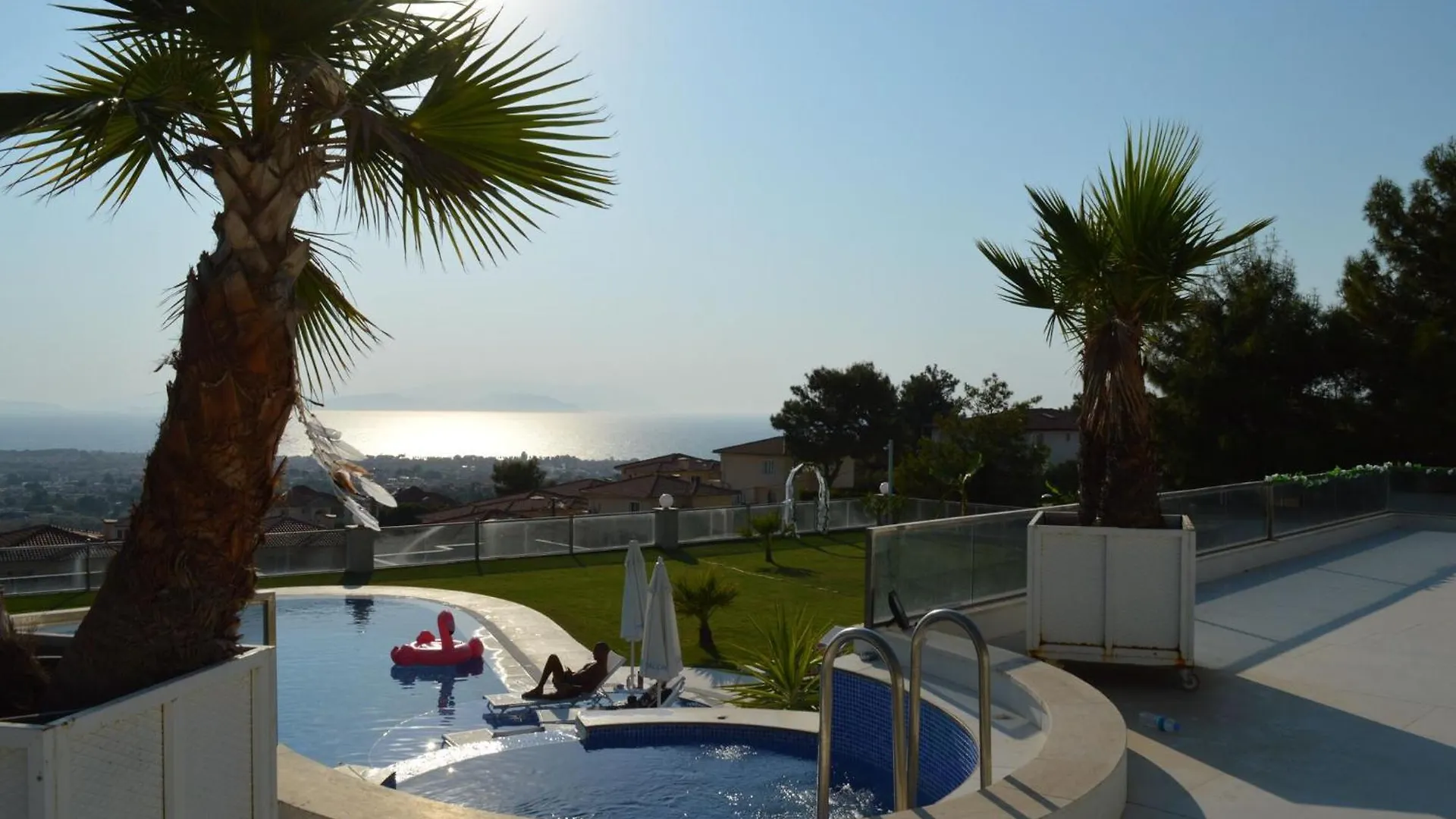 Villa Yalcin Poolfloor Kuşadası