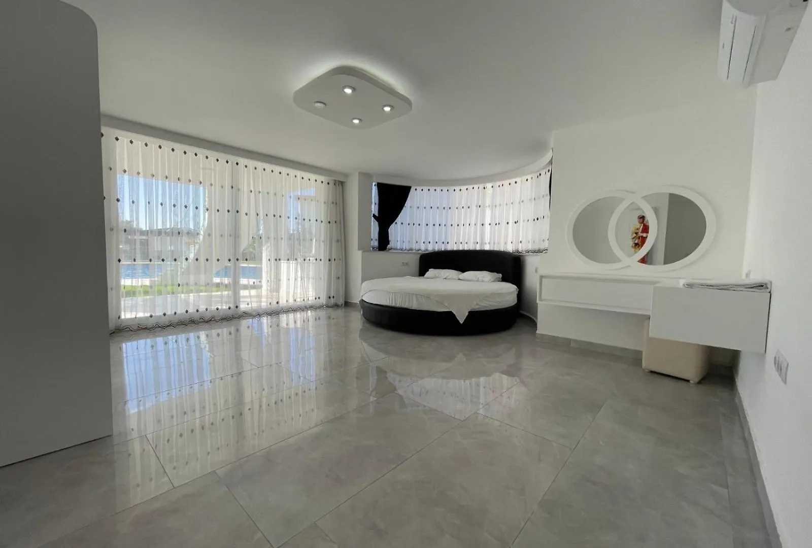 Villa Yalcin Poolfloor Kusadası Turecko