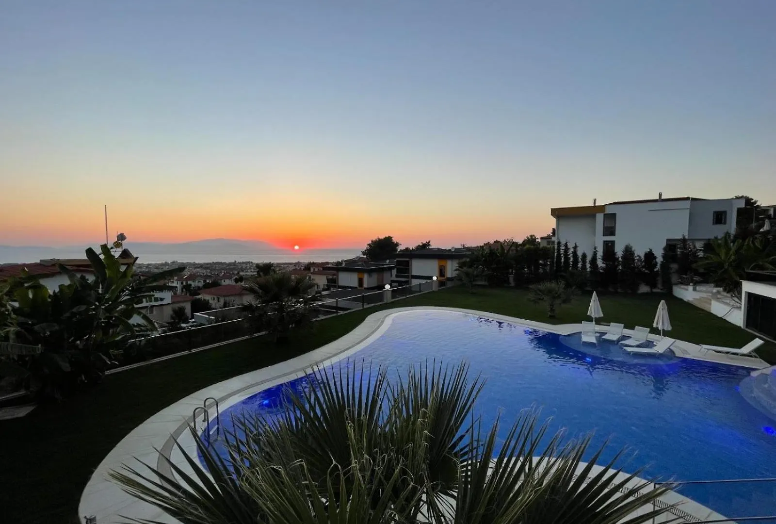 Villa Yalcin Poolfloor Kusadası